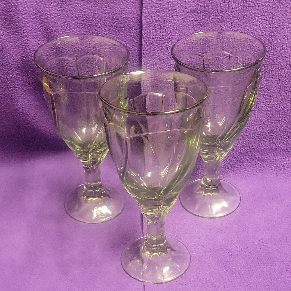 Noritake 7 3/8" Water Goblet Glass Set Of 3. Light Green, Dynamic. No Call Outs
